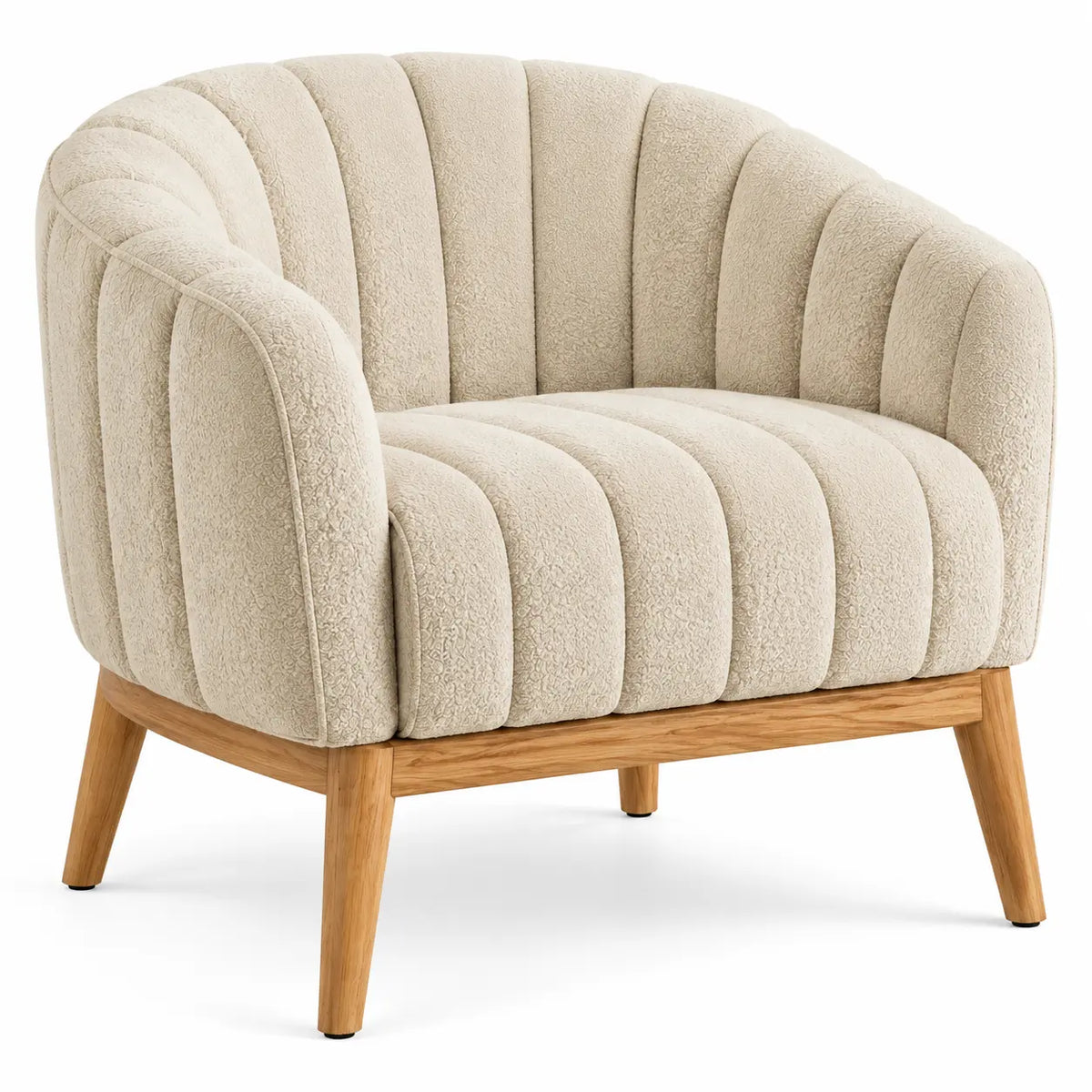 Fauteuil blanc cassé à assise côtelée et pieds beiges