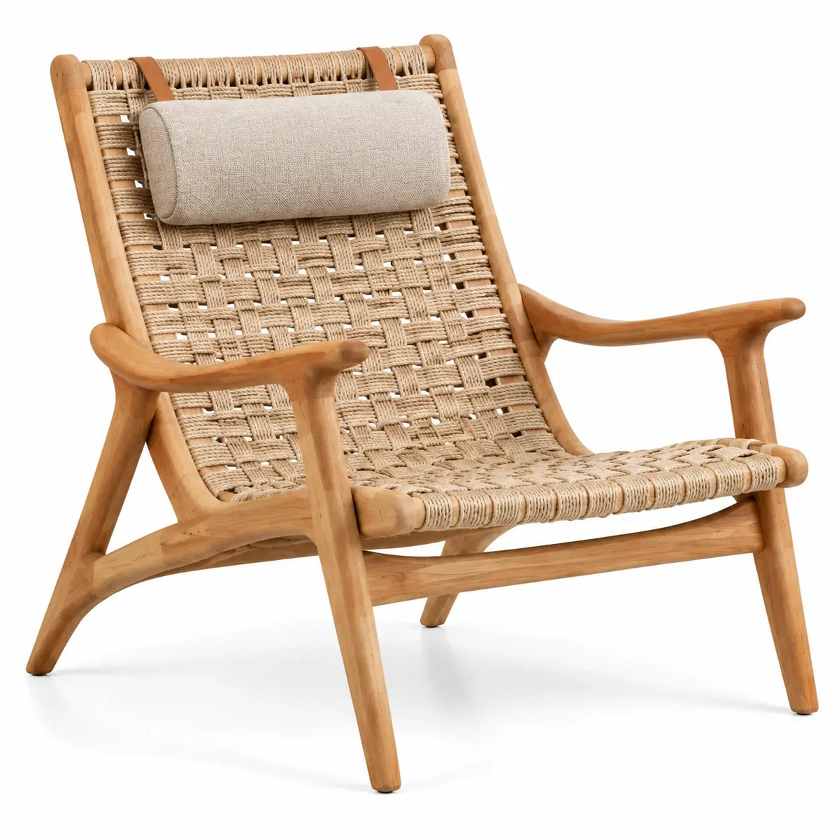 Fauteuil bas beige à dossier et assise tressés avec appui-tête clair
